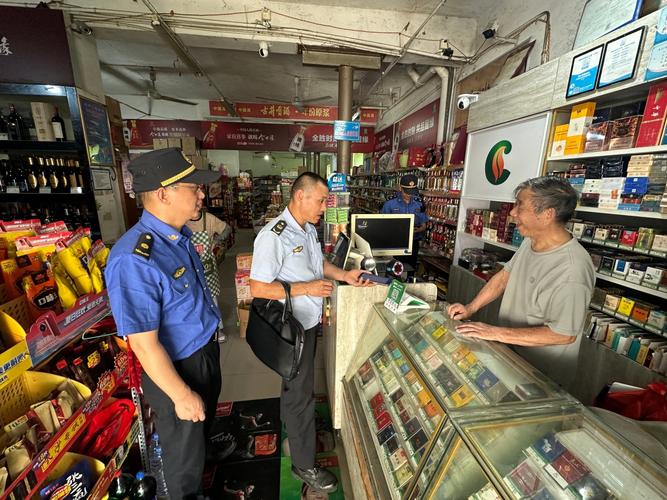 洞桥镇综合行政执法队开展联合执法 护航小食杂店安全
